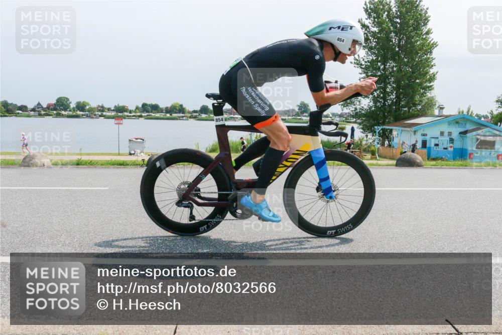 15.06.2025 - 27. Vierlanden-Triathlon H.Heesch http://msf.ph/oto/8032566 15.06.2025 11:37:57 Radfahren 854, 900 meine-sportfotos.de