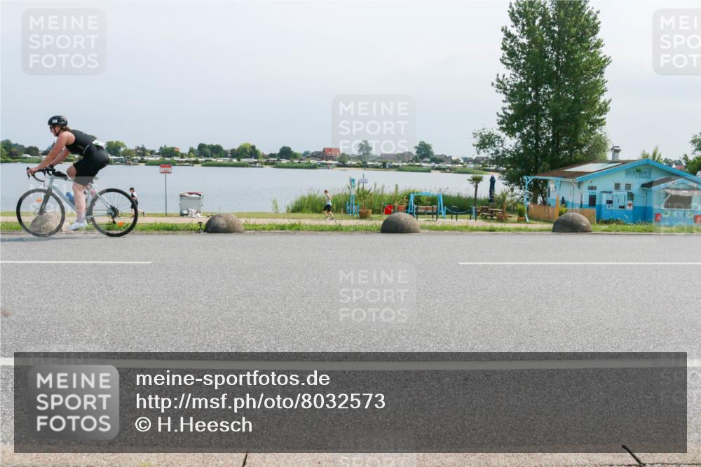 15.06.2025 - 27. Vierlanden-Triathlon H.Heesch http://msf.ph/oto/8032573 15.06.2025 11:38:02 Radfahren 215, 981 meine-sportfotos.de