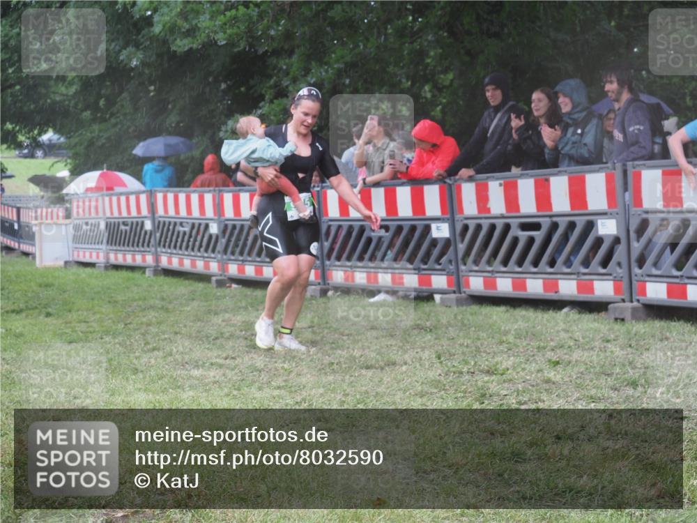 21.06.2025 - 27. Vierlanden-Triathlon KatJ http://msf.ph/oto/8032590 15.06.2025 13:43:25 Ziel 144, 945 meine-sportfotos.de