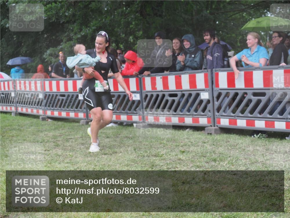 21.06.2025 - 27. Vierlanden-Triathlon KatJ http://msf.ph/oto/8032599 15.06.2025 13:43:26 Ziel 144, 945 meine-sportfotos.de