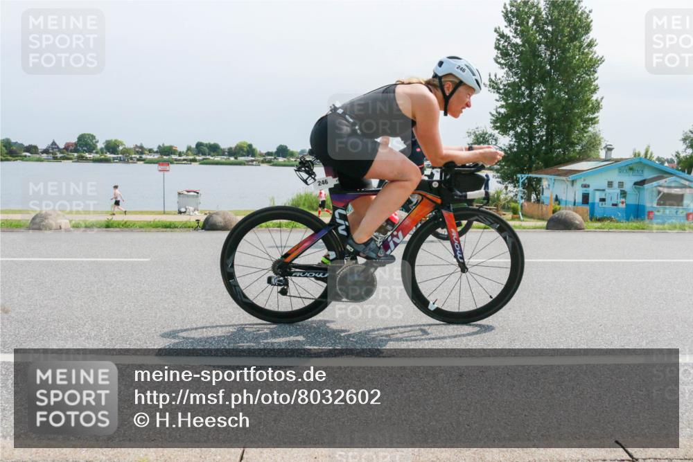 15.06.2025 - 27. Vierlanden-Triathlon H.Heesch http://msf.ph/oto/8032602 15.06.2025 11:38:25 Radfahren 226, 246, 761 meine-sportfotos.de