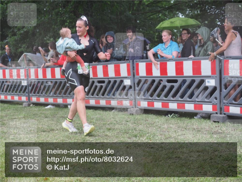 21.06.2025 - 27. Vierlanden-Triathlon KatJ http://msf.ph/oto/8032624 15.06.2025 13:43:26 Ziel 144, 945 meine-sportfotos.de