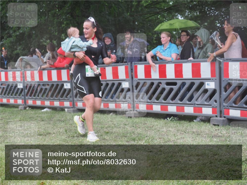 21.06.2025 - 27. Vierlanden-Triathlon KatJ http://msf.ph/oto/8032630 15.06.2025 13:43:26 Ziel 144, 945 meine-sportfotos.de