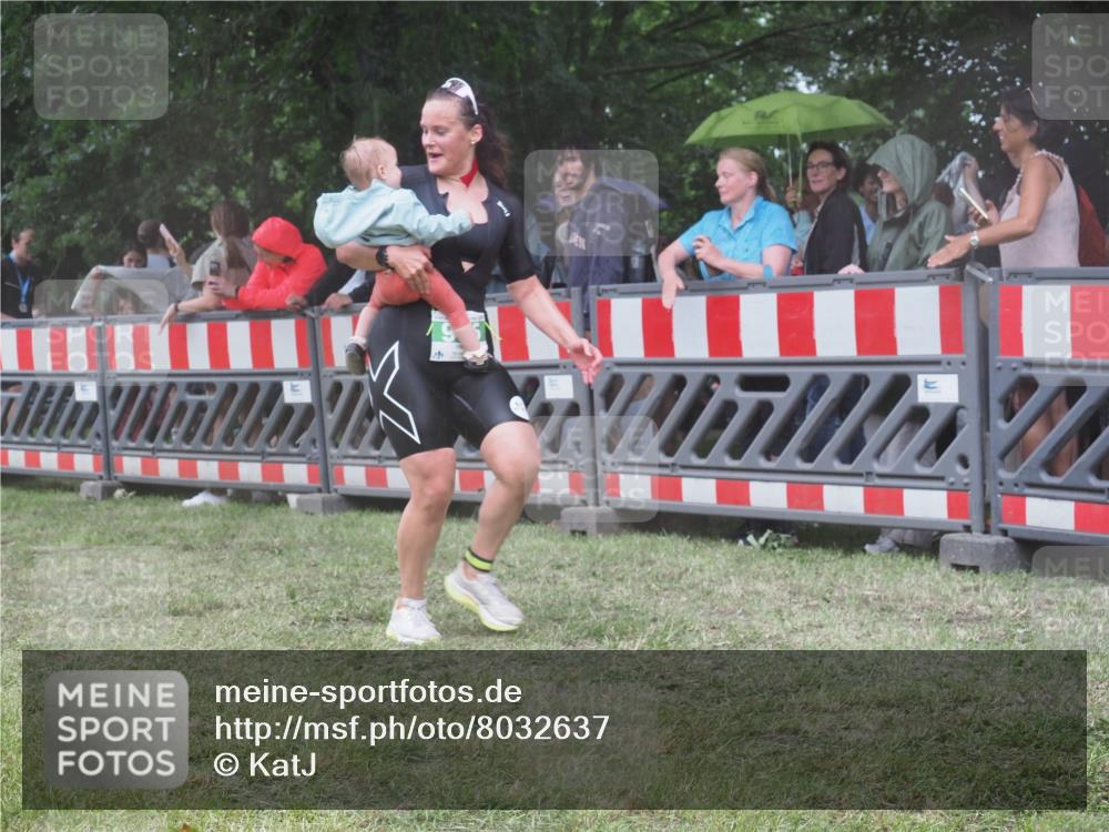21.06.2025 - 27. Vierlanden-Triathlon KatJ http://msf.ph/oto/8032637 15.06.2025 13:43:26 Ziel 144, 945 meine-sportfotos.de
