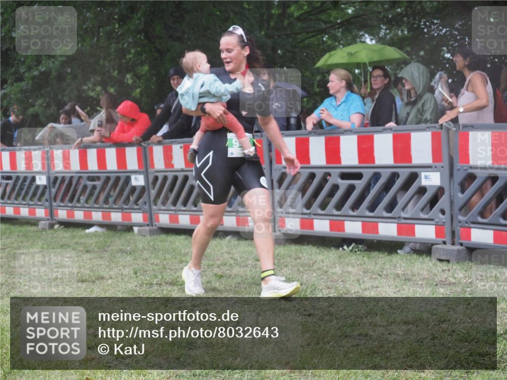 21.06.2025 - 27. Vierlanden-Triathlon KatJ http://msf.ph/oto/8032643 15.06.2025 13:43:26 Ziel 144, 945 meine-sportfotos.de