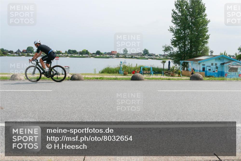 21.06.2025 - 27. Vierlanden-Triathlon H.Heesch http://msf.ph/oto/8032654 15.06.2025 11:38:31 Radfahren 174, 677, 718, 761 meine-sportfotos.de