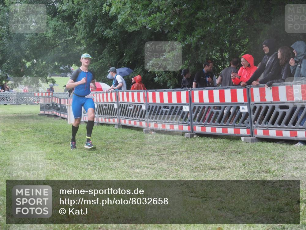 21.06.2025 - 27. Vierlanden-Triathlon KatJ http://msf.ph/oto/8032658 15.06.2025 13:43:31 Ziel 144, 945 meine-sportfotos.de