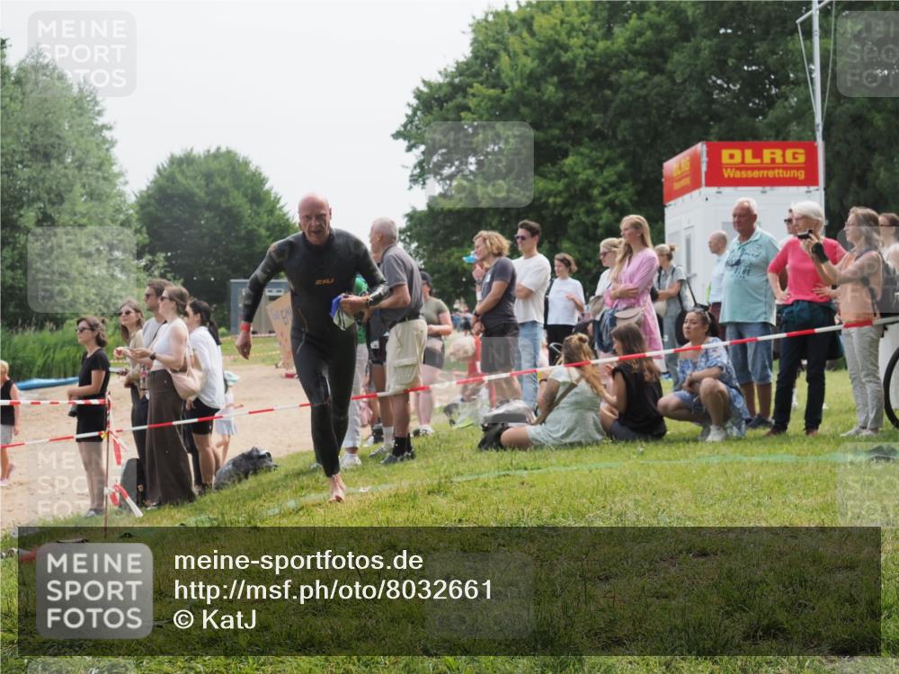15.06.2025 - 27. Vierlanden-Triathlon KatJ http://msf.ph/oto/8032661 15.06.2025 11:13:47 Schwimmen 966 meine-sportfotos.de