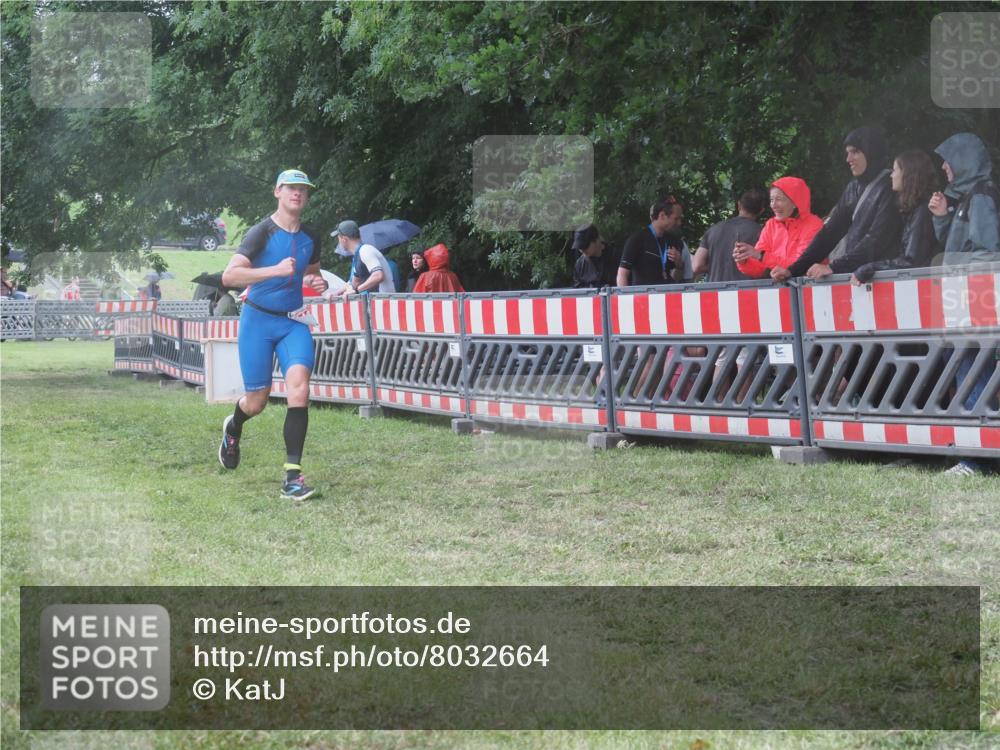 21.06.2025 - 27. Vierlanden-Triathlon KatJ http://msf.ph/oto/8032664 15.06.2025 13:43:31 Ziel 144, 945 meine-sportfotos.de