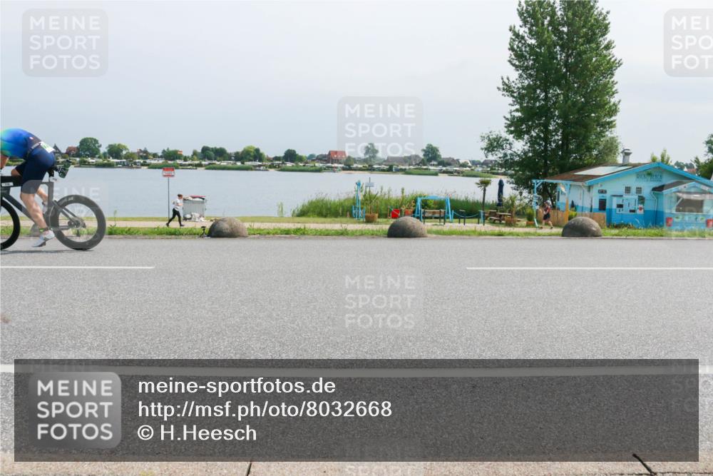 15.06.2025 - 27. Vierlanden-Triathlon H.Heesch http://msf.ph/oto/8032668 15.06.2025 11:38:32 Radfahren 174, 677, 718, 761 meine-sportfotos.de