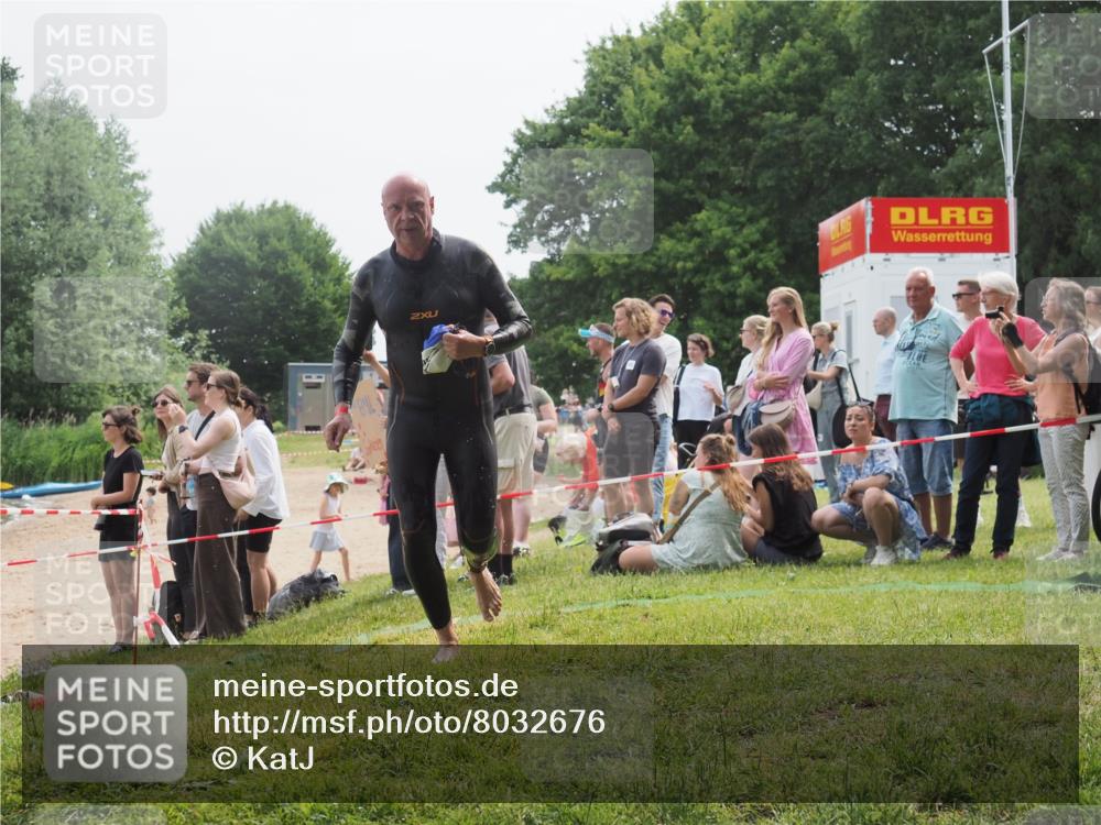 15.06.2025 - 27. Vierlanden-Triathlon KatJ http://msf.ph/oto/8032676 15.06.2025 11:13:48 Schwimmen 966 meine-sportfotos.de