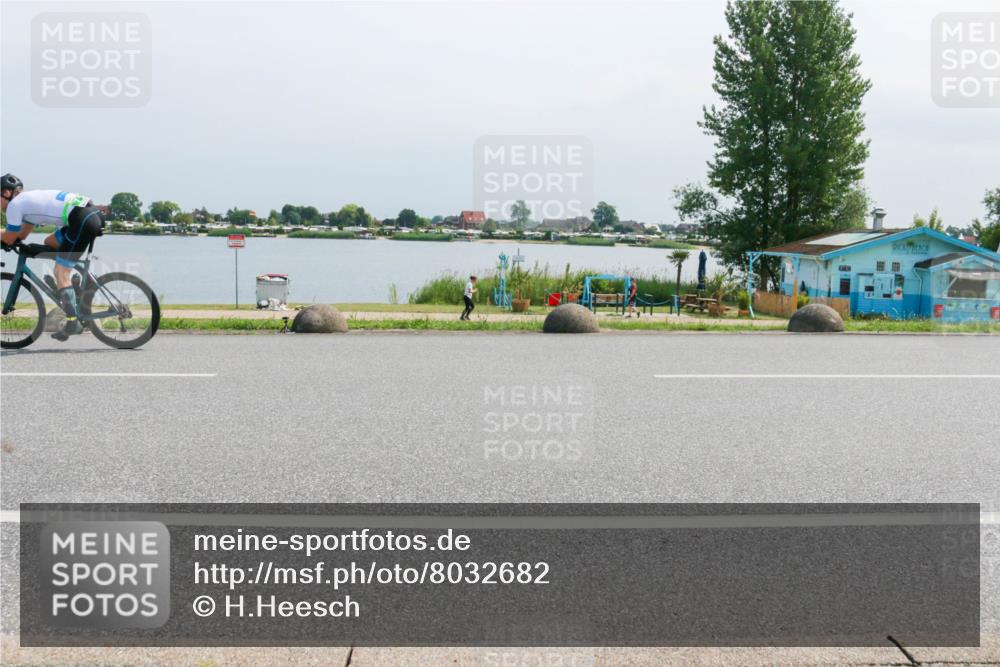 15.06.2025 - 27. Vierlanden-Triathlon H.Heesch http://msf.ph/oto/8032682 15.06.2025 11:38:36 Radfahren 174, 677, 716, 718, 837 meine-sportfotos.de