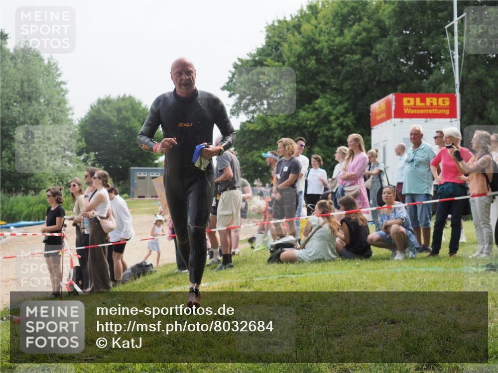 15.06.2025 - 27. Vierlanden-Triathlon KatJ http://msf.ph/oto/8032684 15.06.2025 11:13:49 Schwimmen 966 meine-sportfotos.de