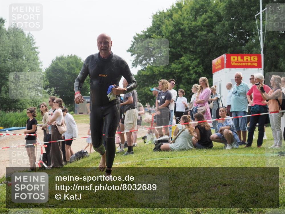 15.06.2025 - 27. Vierlanden-Triathlon KatJ http://msf.ph/oto/8032689 15.06.2025 11:13:49 Schwimmen 966 meine-sportfotos.de