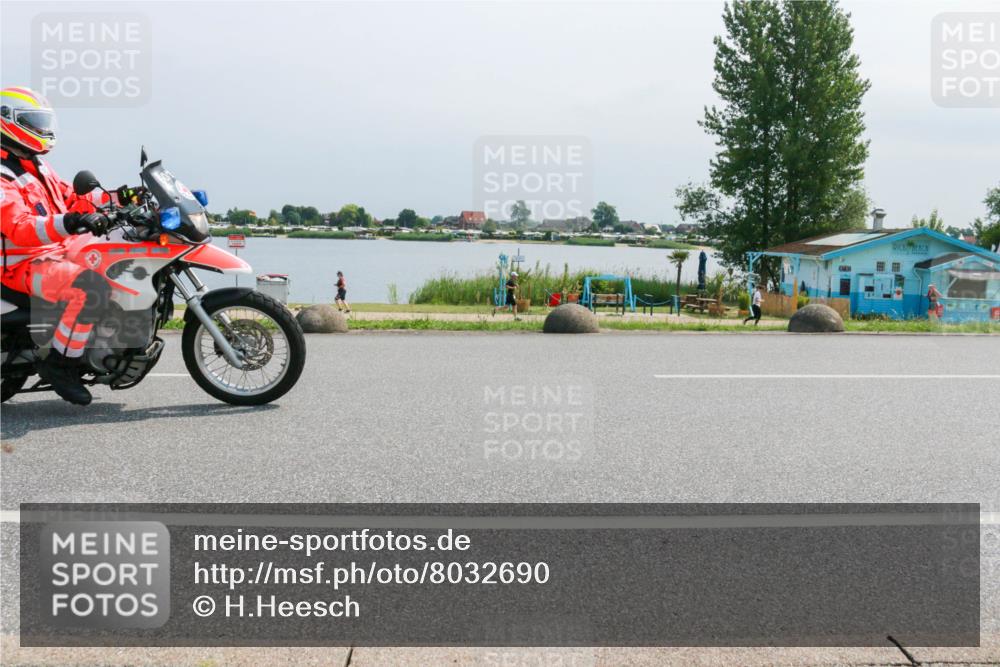 15.06.2025 - 27. Vierlanden-Triathlon H.Heesch http://msf.ph/oto/8032690 15.06.2025 11:38:41 Radfahren 668, 716, 837 meine-sportfotos.de