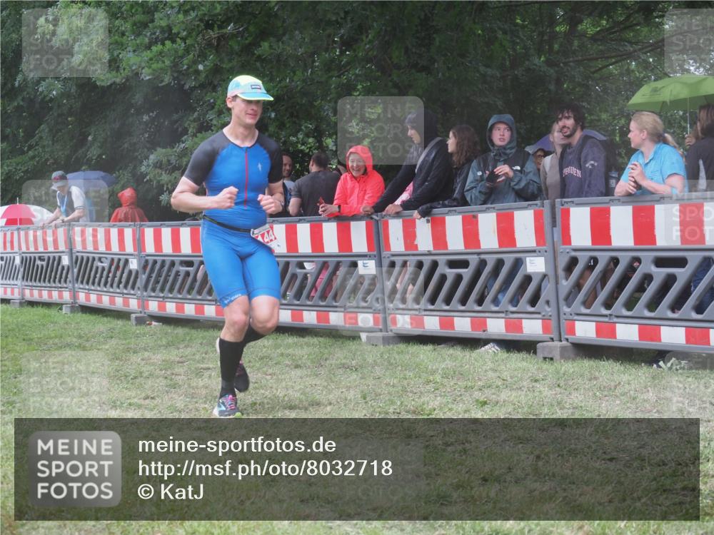 21.06.2025 - 27. Vierlanden-Triathlon KatJ http://msf.ph/oto/8032718 15.06.2025 13:43:32 Ziel 144 meine-sportfotos.de