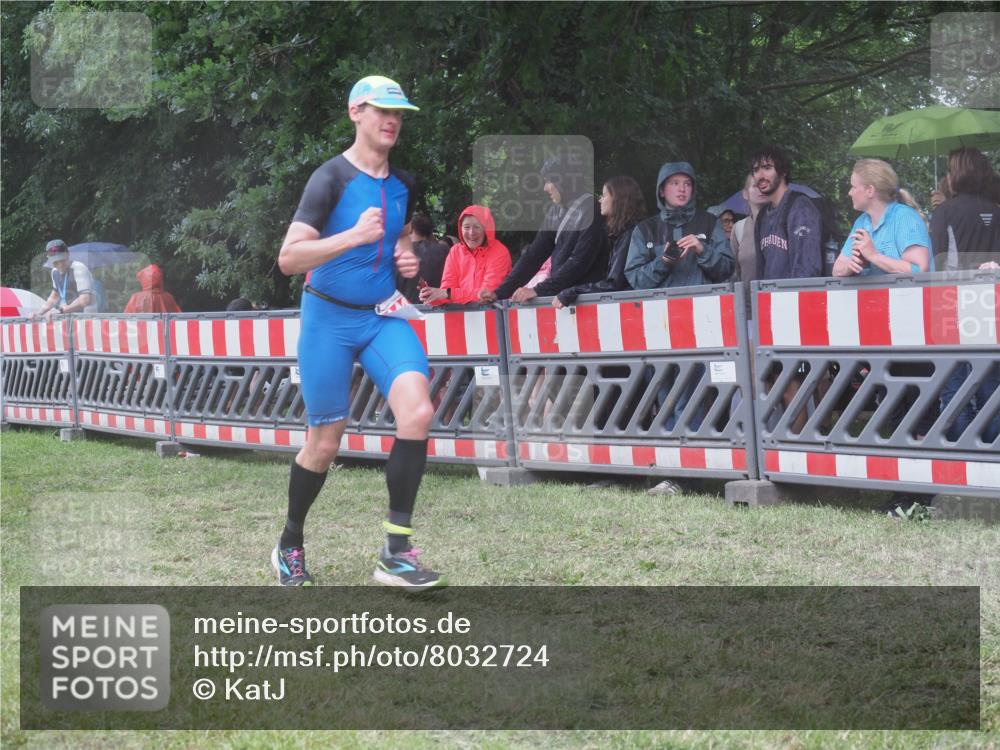 21.06.2025 - 27. Vierlanden-Triathlon KatJ http://msf.ph/oto/8032724 15.06.2025 13:43:32 Ziel 144 meine-sportfotos.de