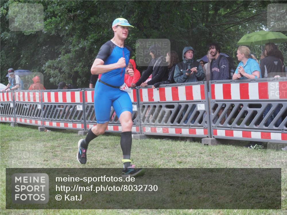 21.06.2025 - 27. Vierlanden-Triathlon KatJ http://msf.ph/oto/8032730 15.06.2025 13:43:32 Ziel 144 meine-sportfotos.de