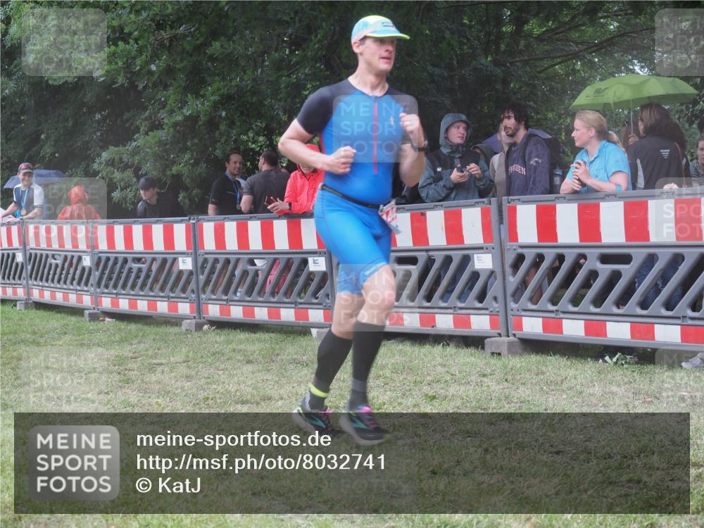 21.06.2025 - 27. Vierlanden-Triathlon KatJ http://msf.ph/oto/8032741 15.06.2025 13:43:33 Ziel 144 meine-sportfotos.de