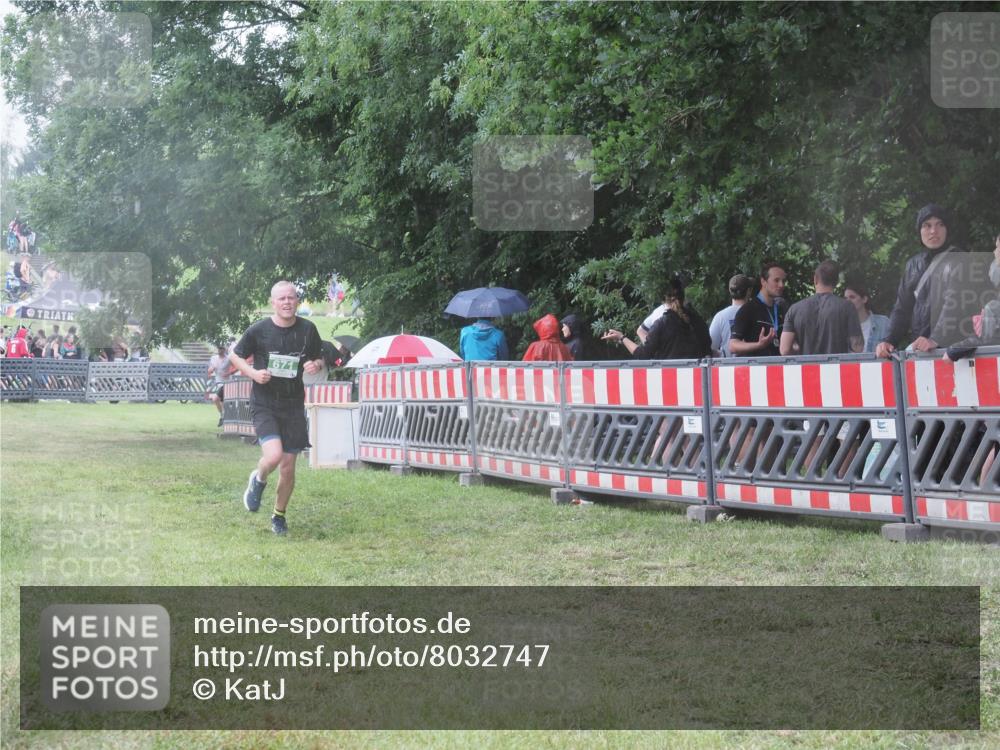 21.06.2025 - 27. Vierlanden-Triathlon KatJ http://msf.ph/oto/8032747 15.06.2025 13:43:48 Ziel 655, 671 meine-sportfotos.de