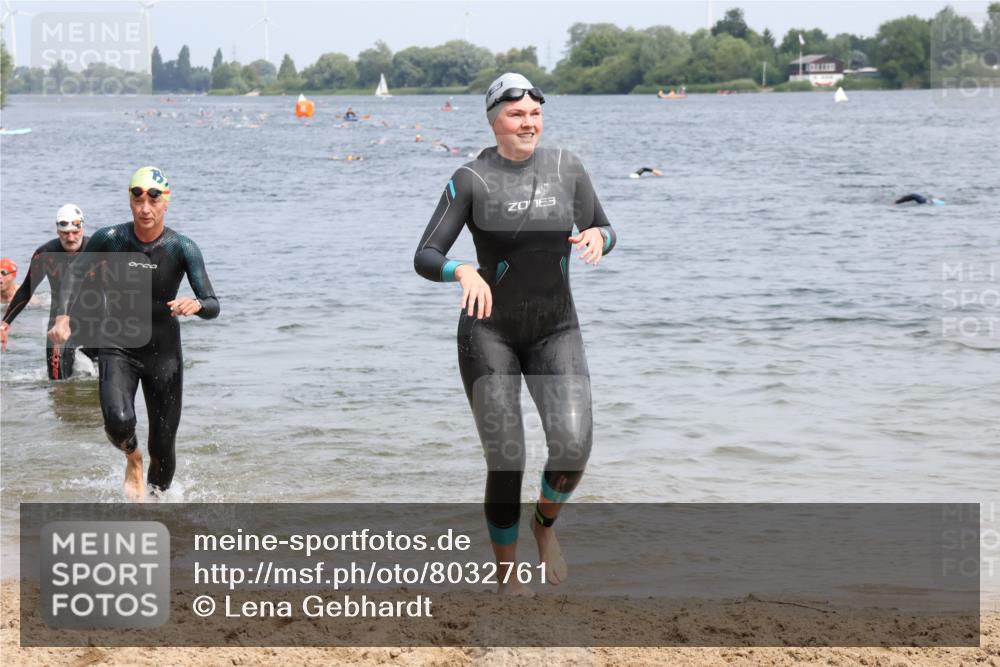 15.06.2025 - 27. Vierlanden-Triathlon Lena Gebhardt http://msf.ph/oto/8032761 15.06.2025 11:15:46 Schwimmen 881, 919, 927, 946, 951, 960, 963 meine-sportfotos.de