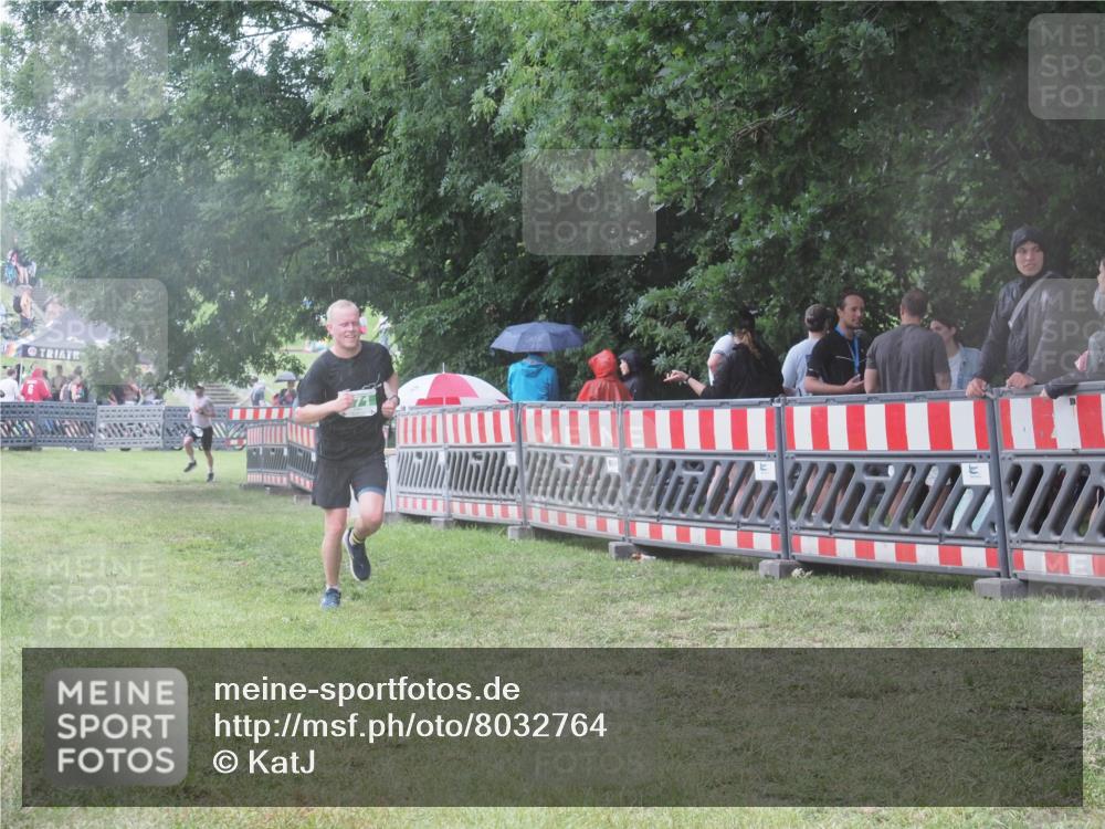 21.06.2025 - 27. Vierlanden-Triathlon KatJ http://msf.ph/oto/8032764 15.06.2025 13:43:48 Ziel 655, 671 meine-sportfotos.de