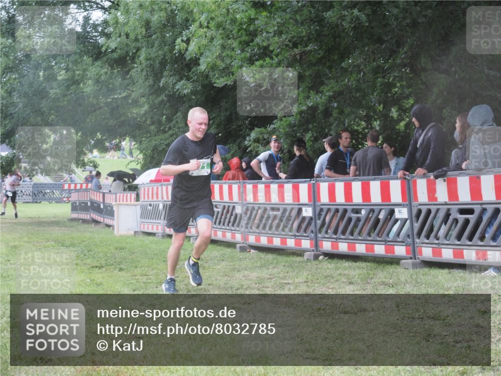 21.06.2025 - 27. Vierlanden-Triathlon KatJ http://msf.ph/oto/8032785 15.06.2025 13:43:49 Ziel 655, 671 meine-sportfotos.de