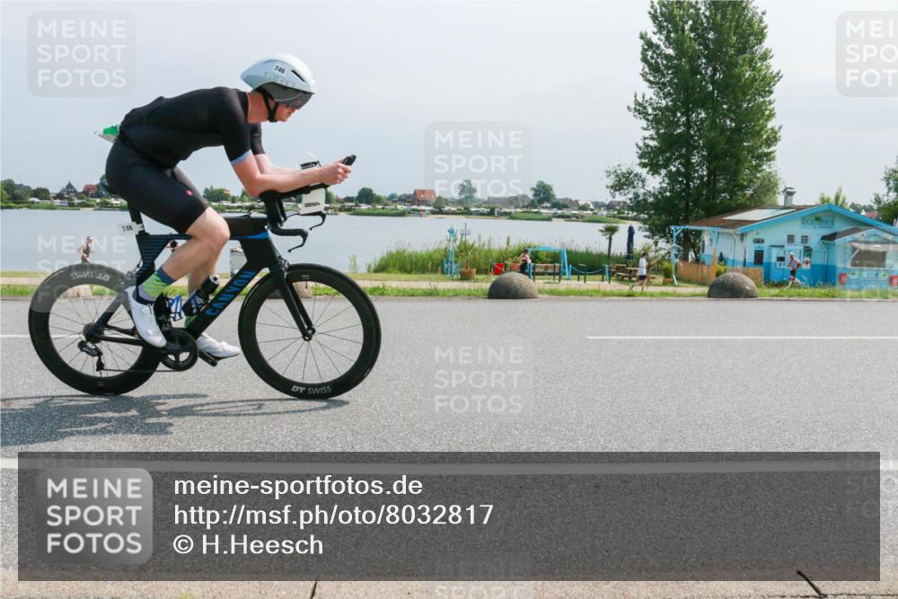 15.06.2025 - 27. Vierlanden-Triathlon H.Heesch http://msf.ph/oto/8032817 15.06.2025 11:39:16 Radfahren 220, 641, 667, 723, 746, 808 meine-sportfotos.de