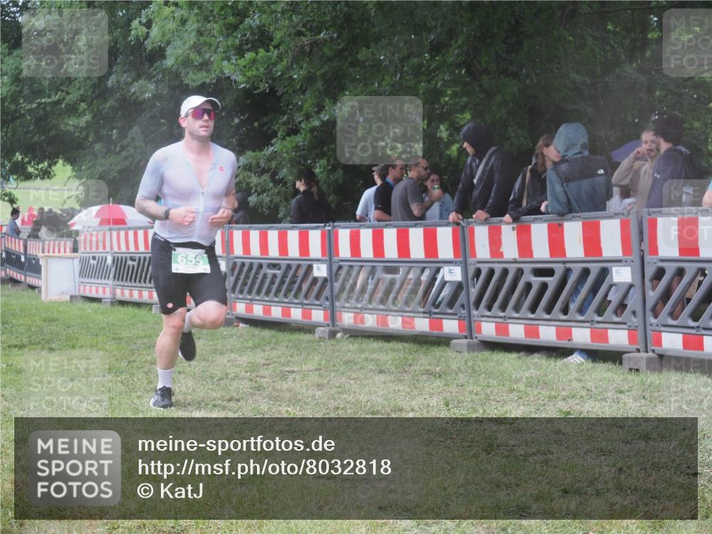 21.06.2025 - 27. Vierlanden-Triathlon KatJ http://msf.ph/oto/8032818 15.06.2025 13:43:57 Ziel 655 meine-sportfotos.de