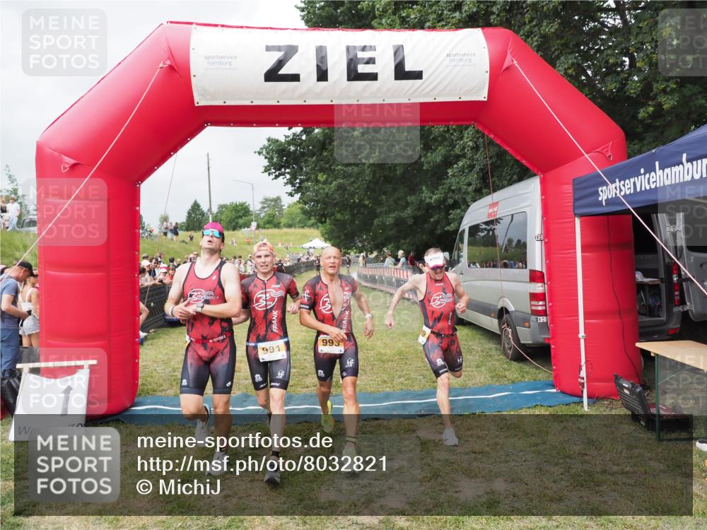 21.06.2025 - 27. Vierlanden-Triathlon MichiJ http://msf.ph/oto/8032821 15.06.2026 12:53:16 Ziel 989, 991, 992, 993 meine-sportfotos.de