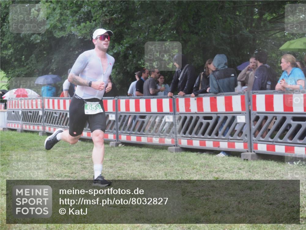 21.06.2025 - 27. Vierlanden-Triathlon KatJ http://msf.ph/oto/8032827 15.06.2025 13:43:57 Ziel 655 meine-sportfotos.de