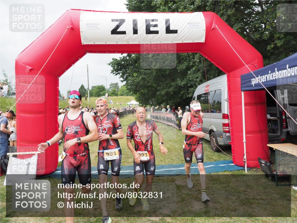 21.06.2025 - 27. Vierlanden-Triathlon MichiJ http://msf.ph/oto/8032831 15.06.2026 12:53:17 Ziel 989, 991, 992, 993 meine-sportfotos.de