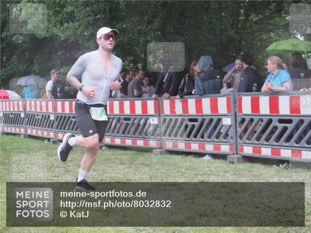21.06.2025 - 27. Vierlanden-Triathlon KatJ http://msf.ph/oto/8032832 15.06.2025 13:43:57 Ziel 655 meine-sportfotos.de