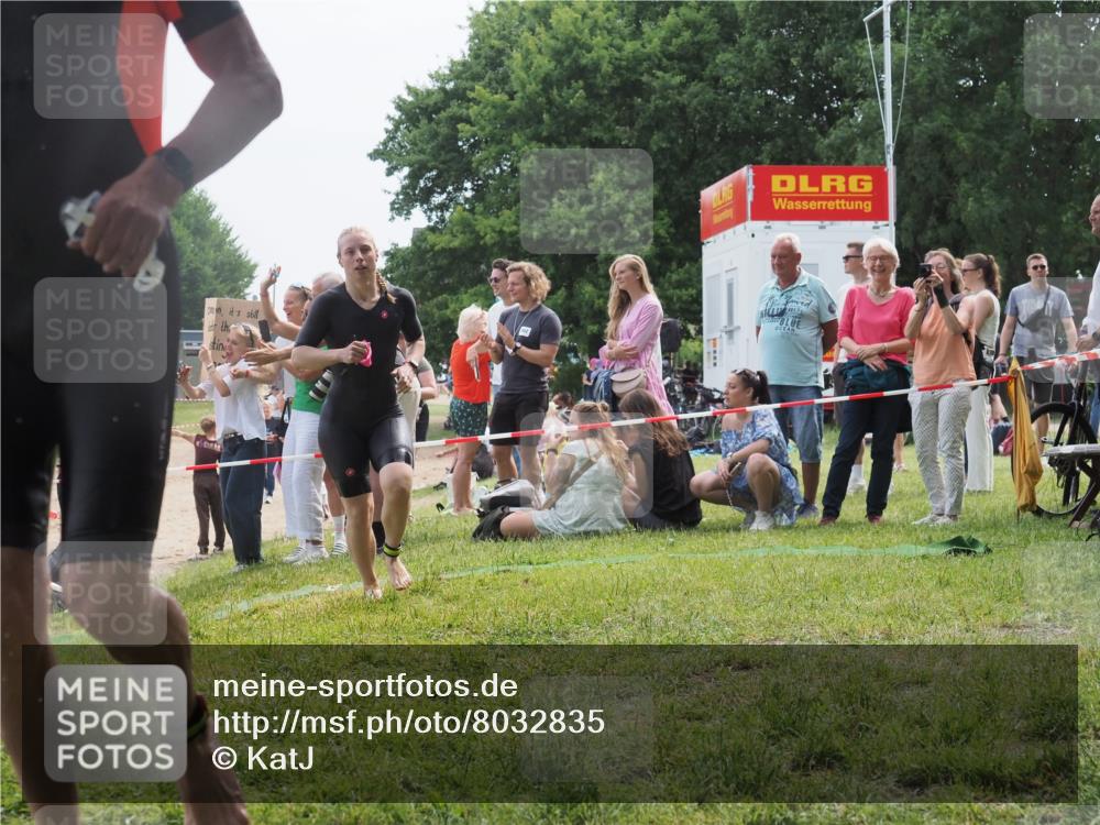 15.06.2025 - 27. Vierlanden-Triathlon KatJ http://msf.ph/oto/8032835 15.06.2025 11:14:12 Schwimmen 800, 904, 920, 952, 962 meine-sportfotos.de