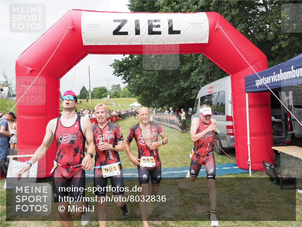 21.06.2025 - 27. Vierlanden-Triathlon MichiJ http://msf.ph/oto/8032836 15.06.2026 12:53:17 Ziel 989, 991, 992, 993 meine-sportfotos.de