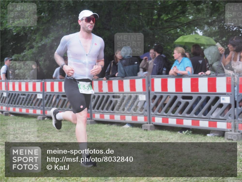21.06.2025 - 27. Vierlanden-Triathlon KatJ http://msf.ph/oto/8032840 15.06.2025 13:43:57 Ziel 655 meine-sportfotos.de