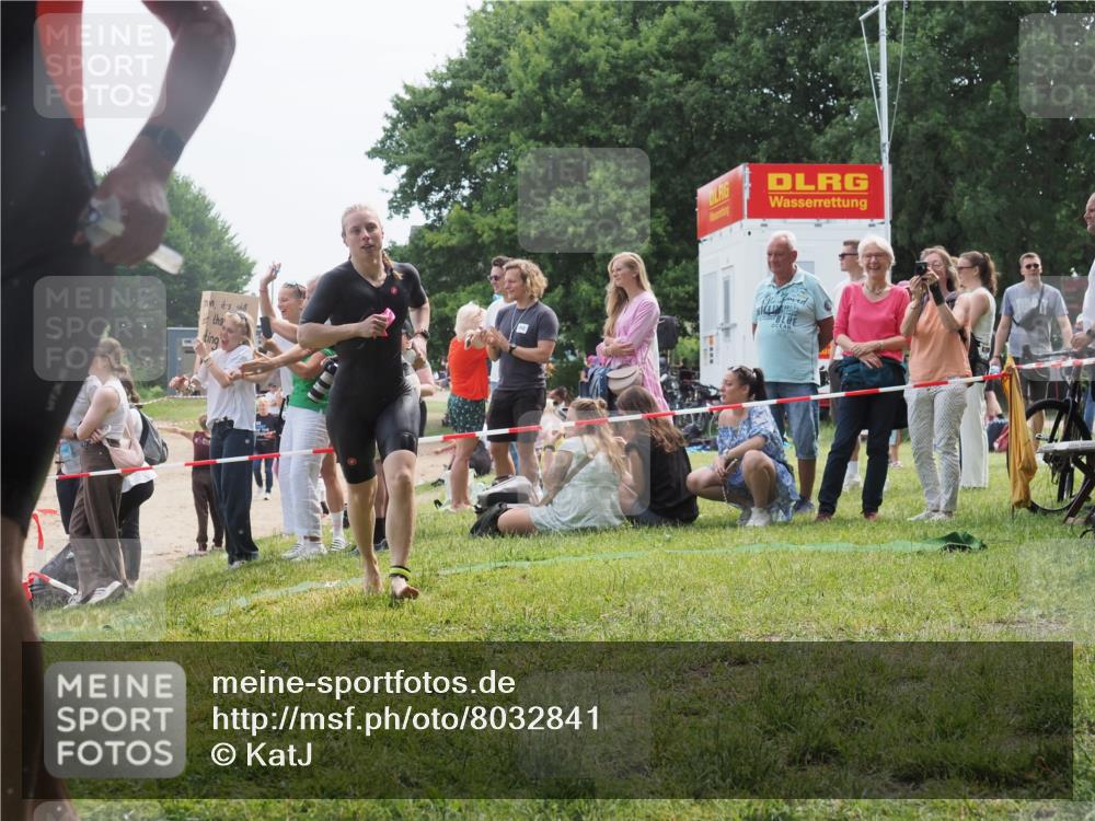15.06.2025 - 27. Vierlanden-Triathlon KatJ http://msf.ph/oto/8032841 15.06.2025 11:14:12 Schwimmen 800, 904, 920, 952, 962 meine-sportfotos.de