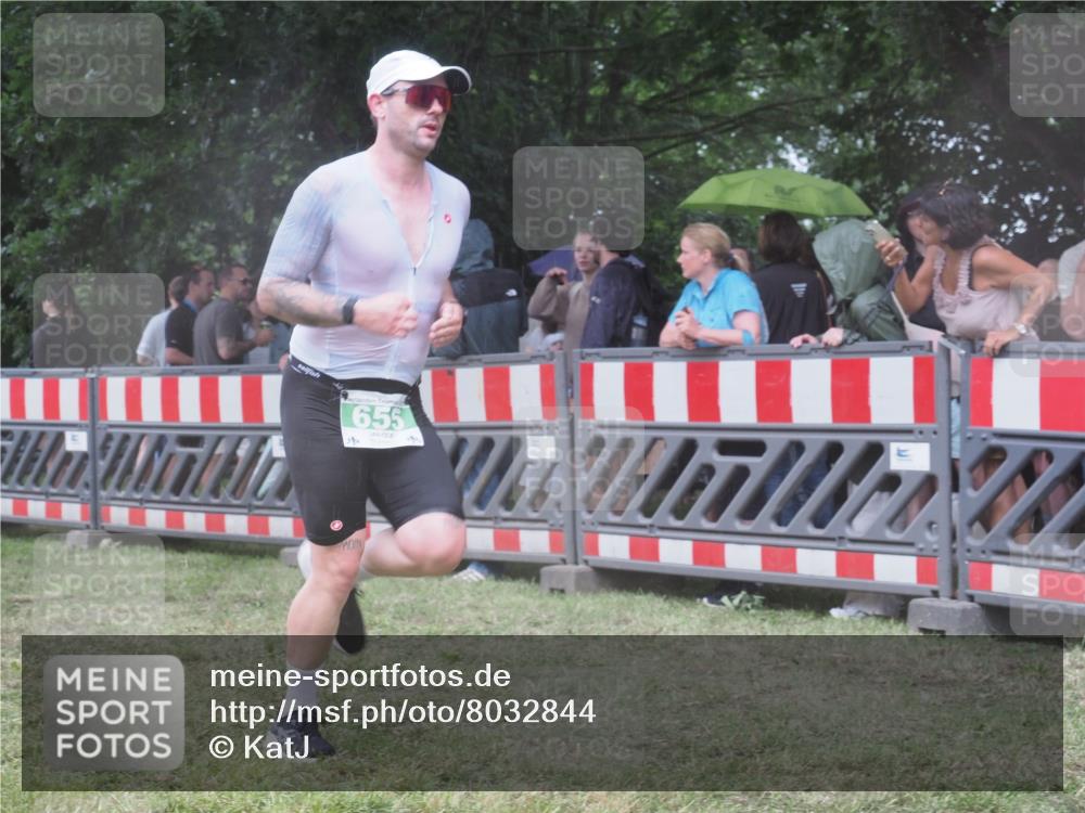 21.06.2025 - 27. Vierlanden-Triathlon KatJ http://msf.ph/oto/8032844 15.06.2025 13:43:57 Ziel 655 meine-sportfotos.de