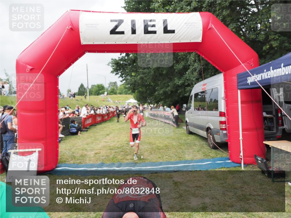 21.06.2025 - 27. Vierlanden-Triathlon MichiJ http://msf.ph/oto/8032848 15.06.2026 12:53:24 Ziel 35, 732 meine-sportfotos.de
