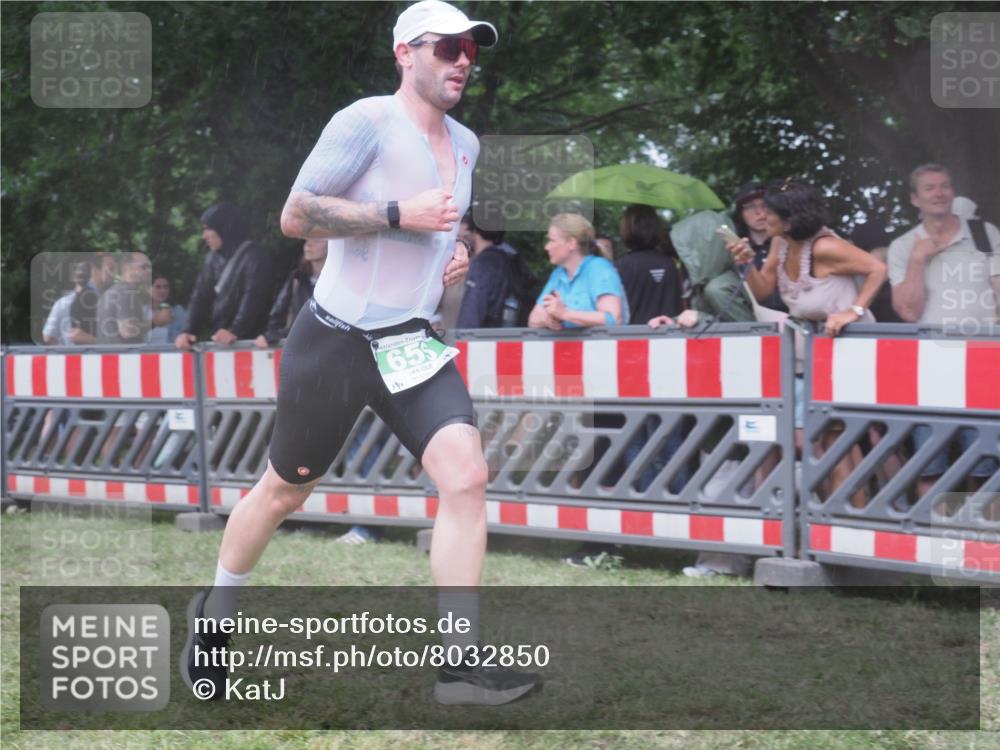 21.06.2025 - 27. Vierlanden-Triathlon KatJ http://msf.ph/oto/8032850 15.06.2025 13:43:58 Ziel 34, 655 meine-sportfotos.de