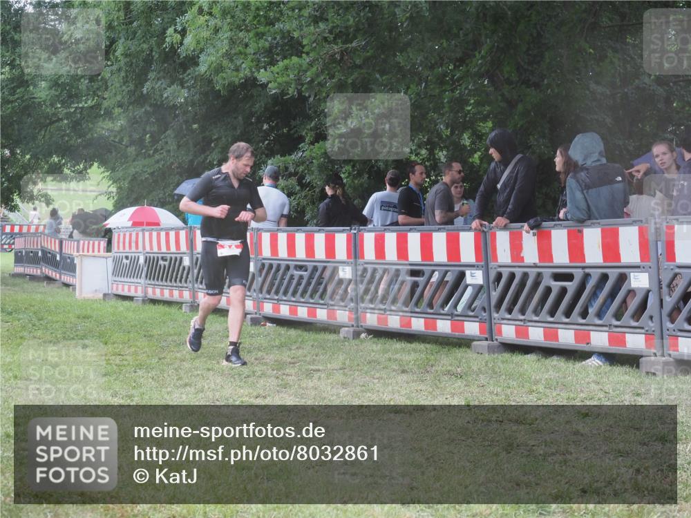 21.06.2025 - 27. Vierlanden-Triathlon KatJ http://msf.ph/oto/8032861 15.06.2025 13:44:05 Ziel 34, 1142 meine-sportfotos.de
