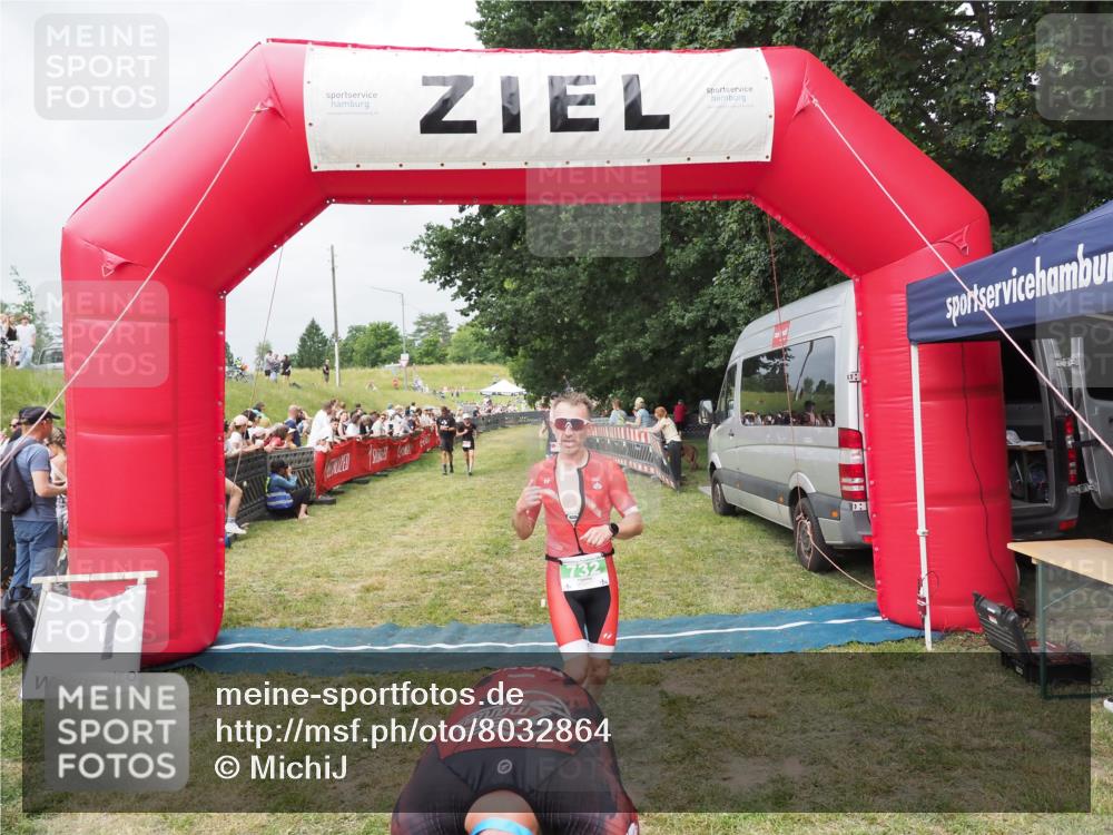 21.06.2025 - 27. Vierlanden-Triathlon MichiJ http://msf.ph/oto/8032864 15.06.2026 12:53:24 Ziel 35, 732 meine-sportfotos.de