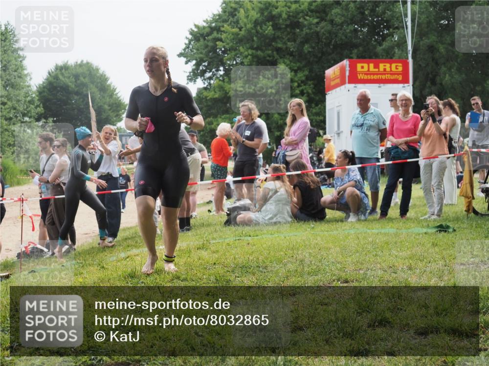 15.06.2025 - 27. Vierlanden-Triathlon KatJ http://msf.ph/oto/8032865 15.06.2025 11:14:13 Schwimmen 800, 804, 904, 920, 952, 962 meine-sportfotos.de