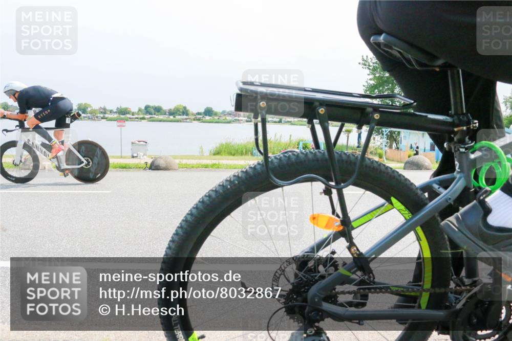 15.06.2025 - 27. Vierlanden-Triathlon H.Heesch http://msf.ph/oto/8032867 15.06.2025 11:39:29 Radfahren 822 meine-sportfotos.de