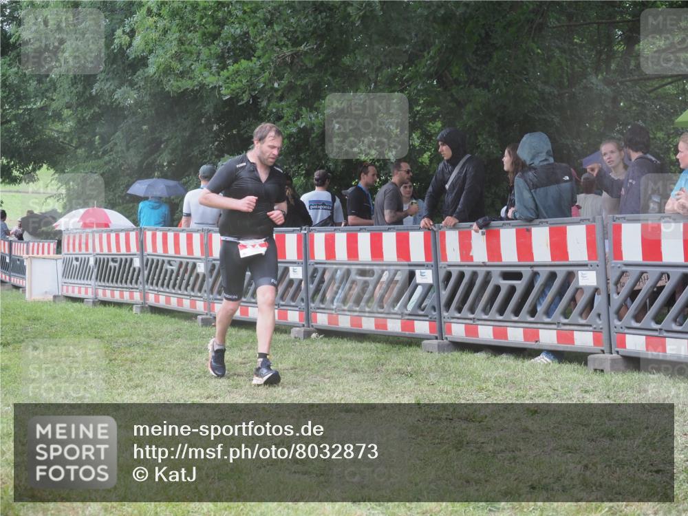 21.06.2025 - 27. Vierlanden-Triathlon KatJ http://msf.ph/oto/8032873 15.06.2025 13:44:06 Ziel 34, 1142 meine-sportfotos.de