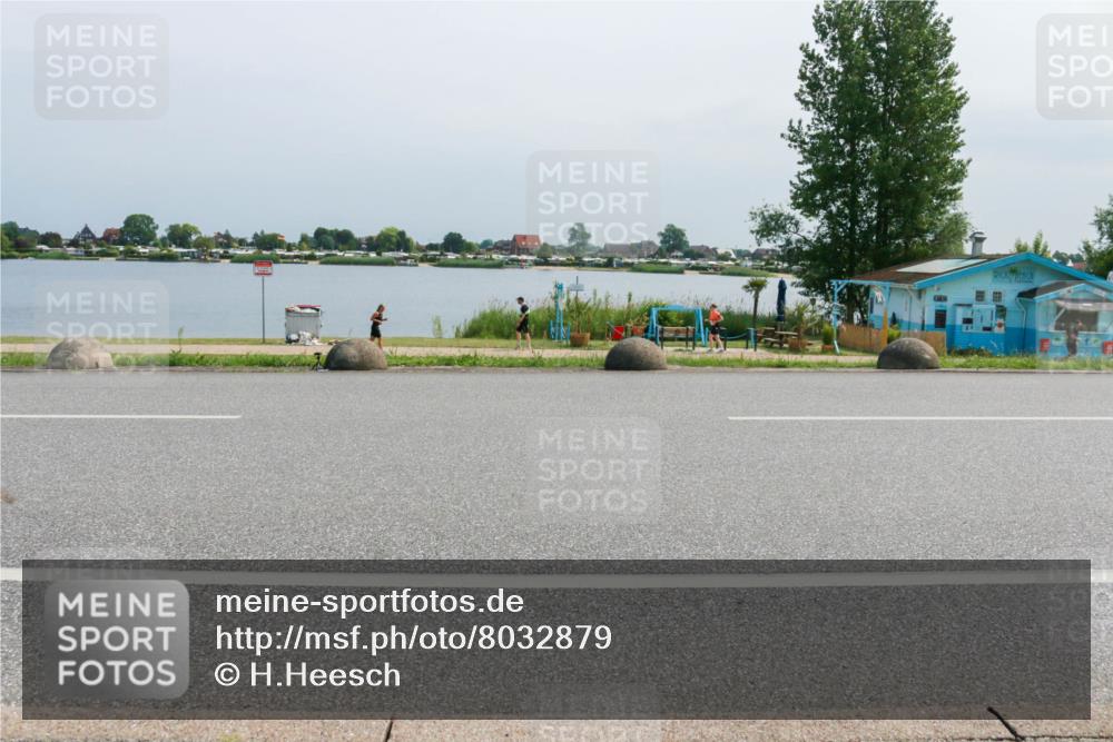 15.06.2025 - 27. Vierlanden-Triathlon H.Heesch http://msf.ph/oto/8032879 15.06.2025 11:39:39 Radfahren 708 meine-sportfotos.de