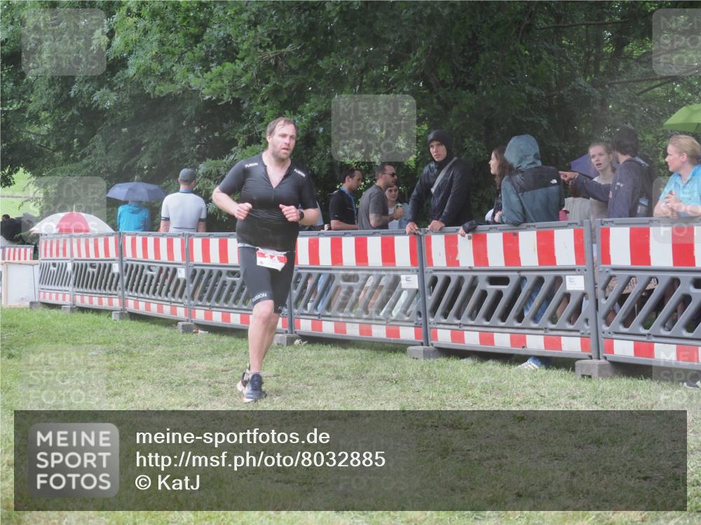 21.06.2025 - 27. Vierlanden-Triathlon KatJ http://msf.ph/oto/8032885 15.06.2025 13:44:06 Ziel 34, 1142 meine-sportfotos.de