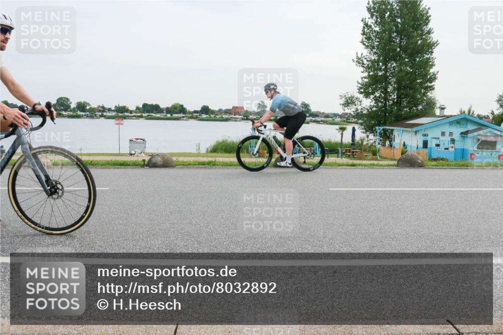 15.06.2025 - 27. Vierlanden-Triathlon H.Heesch http://msf.ph/oto/8032892 15.06.2025 10:40:43 Radfahren 9, 253 meine-sportfotos.de
