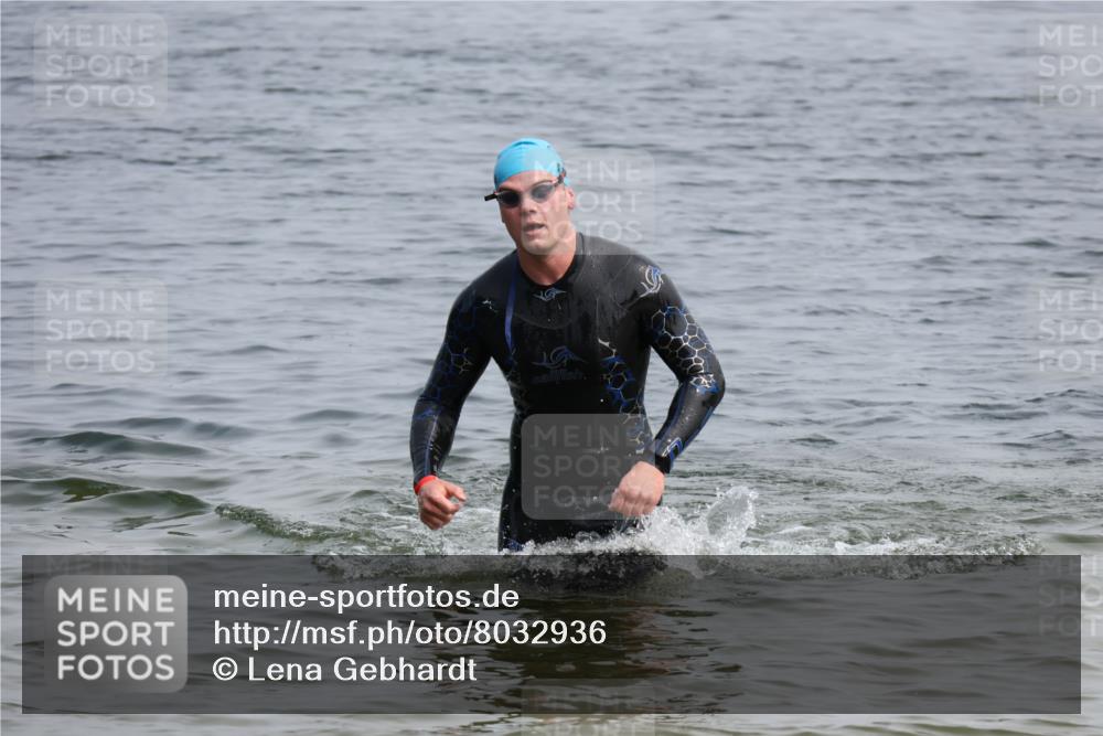 15.06.2025 - 27. Vierlanden-Triathlon Lena Gebhardt http://msf.ph/oto/8032936 15.06.2025 11:16:18 Schwimmen 954 meine-sportfotos.de