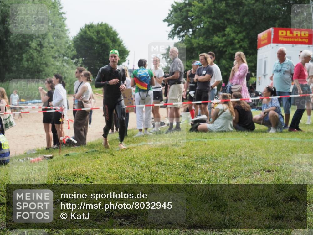 15.06.2025 - 27. Vierlanden-Triathlon KatJ http://msf.ph/oto/8032945 15.06.2025 11:14:20 Schwimmen 804, 904, 952, 962 meine-sportfotos.de